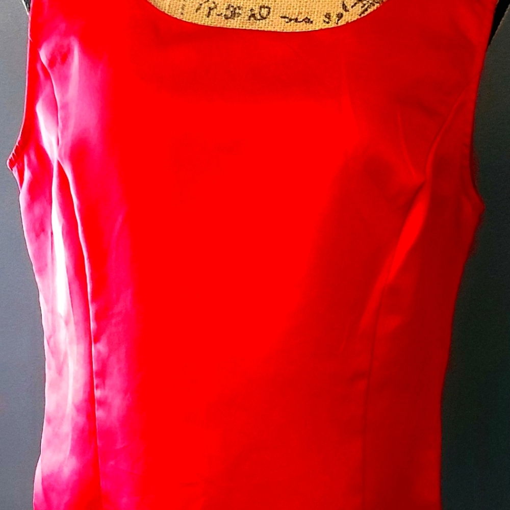 Sag Harbor Red Sleeveless Shirt size 10 with zipper on the side.